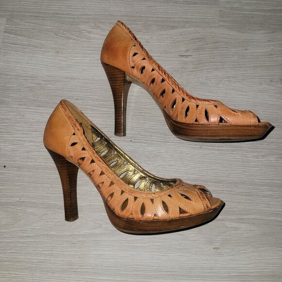 GUESS Womens Tan Peep-Toe Leather Cutout High Heels 9 cogniac sexy Designer - Picture 3 of 5